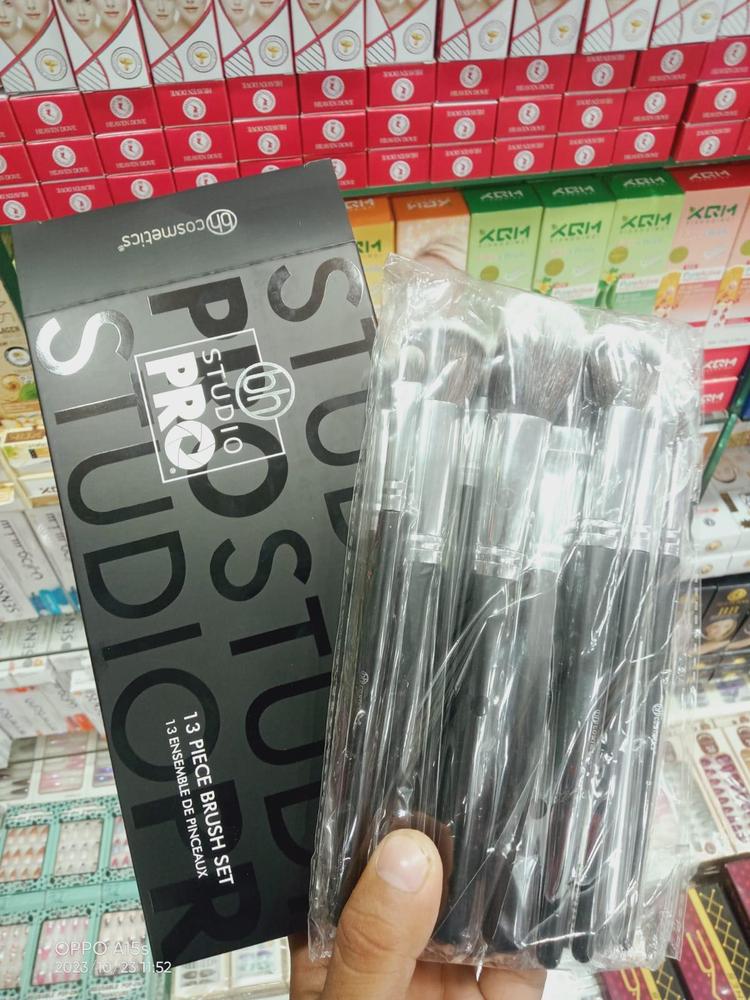 Pro Makeup Brush Set – Black
